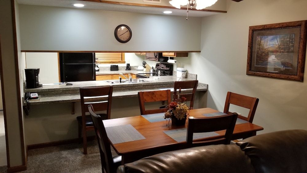 Treetops Resort-Gatlinburg 1 Bdrm/1bath On Roaring Fork Stream - גאטלינברג - מסעדה