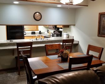 Treetops Resort-Gatlinburg 1 Bdrm/1bath On Roaring Fork Stream - גאטלינברג - מסעדה
