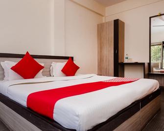Oyo 26206 Hotel Paras - Boisar - Bedroom