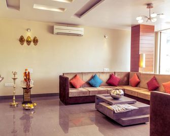 OYO 1433 Hotel Five Elements - Visakhapatnam - Sala de estar