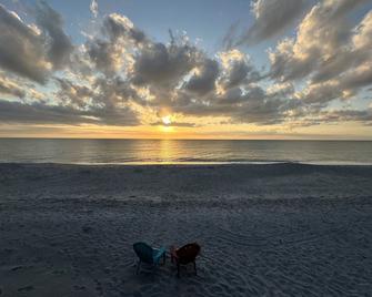 The Pearl Beach Inn - Englewood - Beach