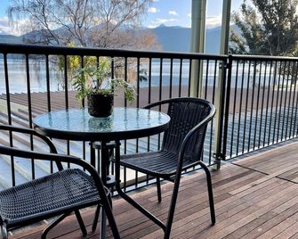 Te Anau Lakefront Backpackers - טה אנאו - מרפסת