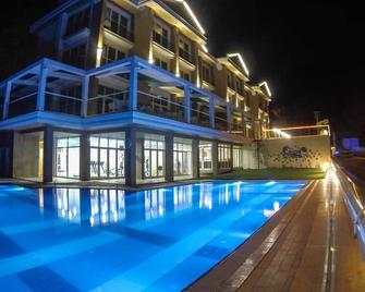 Rezone Health & Oxygen Hotel - Altinoluk - Bazén