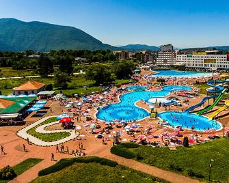 Hotel Hills Congress & Termal Spa Resort - Sarajevo - Piscina