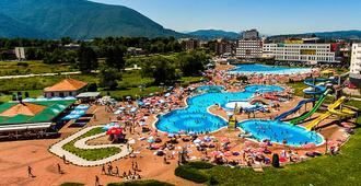 山丘國會酒店及溫泉 SPA 渡假村 - 沙拉耶佛 - 薩拉熱窩 - 游泳池
