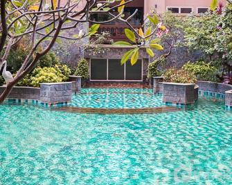 1BR Queen Bed at Marina Ancol Apartment near Dufan By Travelio - Jakarta - Piscina