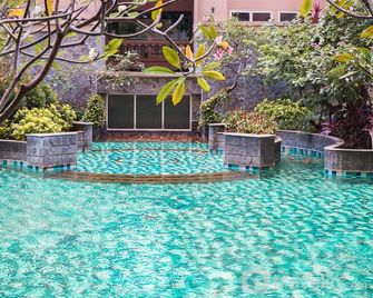 1BR Queen Bed at Marina Ancol Apartment near Dufan By Travelio - Jakarta - Pool