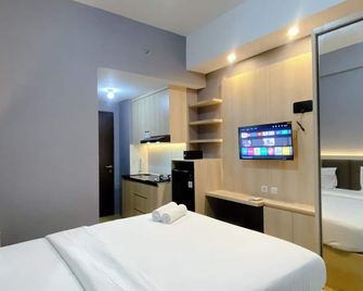 Serene And Tidy Studio Apartment Transpark Juanda Bekasi Timur - Bekasi - Bedroom
