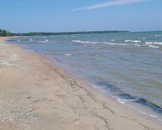 The Pinewood - Lambton Shores - Beach