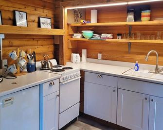 Dog Friendly-Lost River Studio Cabin #4 - Mazama - Kitchen