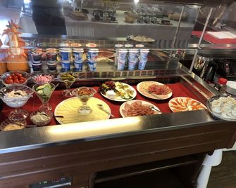 Hotel Dh -Deutsches Haus- - Emden - Buffet
