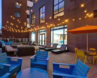 Hilton Garden Inn Kalamazoo Downtown - Kalamazoo - Pátio