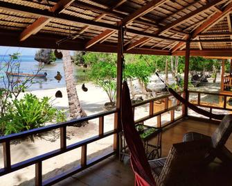 Harmony Bay Resort and Dive Center - Togian - Balcone