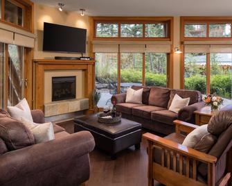 Outback Lakeside Vacation Homes - Vernon - Living room