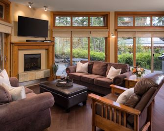 Outback Lakeside Vacation Homes - Vernon - Living room