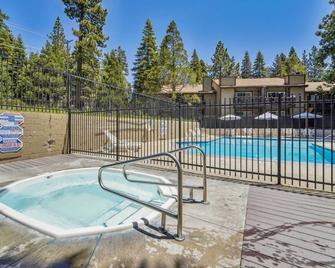 10 Mi to Palisades Tahoe! Condo with Game Room - Tahoe City - Pool