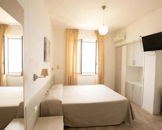 Hotel Marinella - Marciana Marina - Schlafzimmer