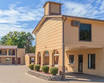 Mount Pleasant Inn - Mount Pleasant - Building