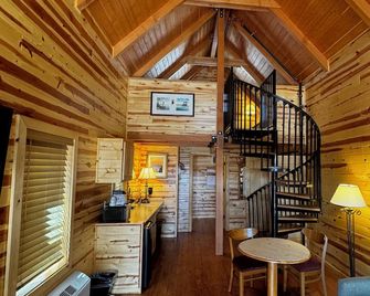 Cabins of Mackinaw - Mackinaw City
