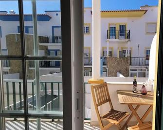 Peniche Surf Lodge 2 - Peniche - Parveke