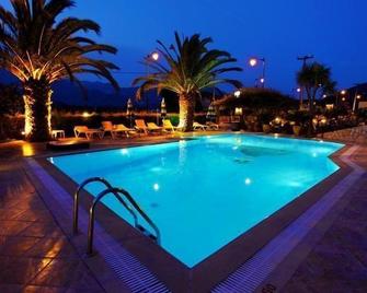 Hotel Odeon - Vasiliki - Pool