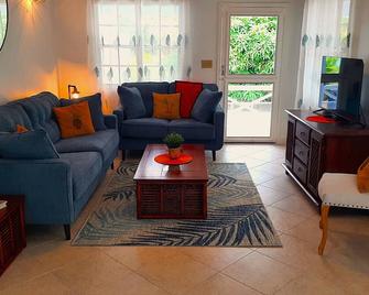 Mango Tree Cottage with Chill Pool. Short Walk To The Beach - 聖瑪麗（安提瓜和巴布達）
