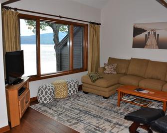 Waterfront Renovated Townhouse Newfound Lake 2 Beaches Tennis Mooring 2 Kayaks - Bristol - Sala de estar