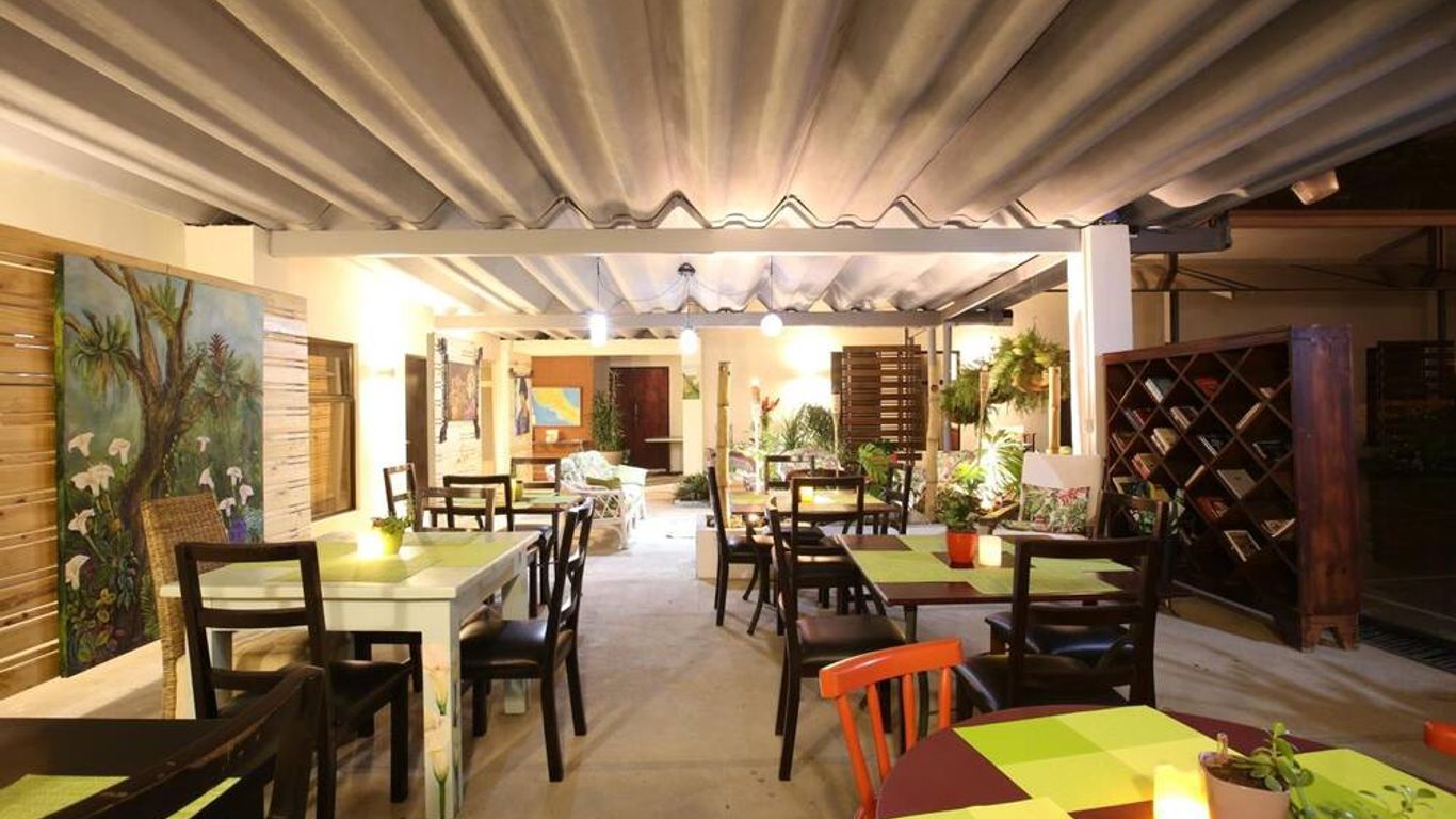 Casa María Aeropuerto B&B