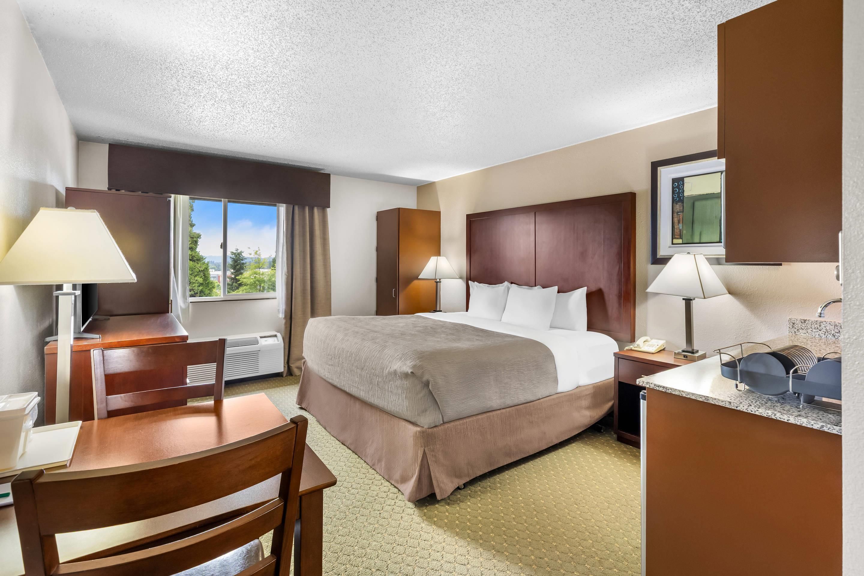 Quality Inn and Suites Clackamas - Portland