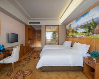 Vienna Hotel Huiyang Sanhe Square - Huizhou - Schlafzimmer
