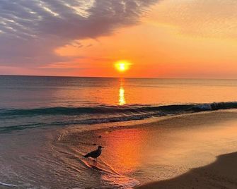 Condo by the Sea Minutes Walking distance to beach, restaurants, and stores - Marshfield - Playa