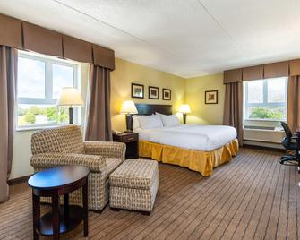 Comfort Inn & Suites - Kincardine - Bedroom