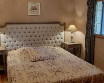 'The gardens of the temple' in Vallon Pont d'Arc with heated pool - Vallon-Pont-d'Arc - Bedroom