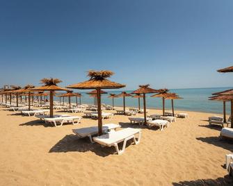 อควา วิว สปา บูทีค โรงแรม - โกลด์เด้น แซนด์ - ชายหาด