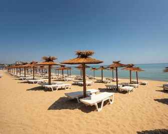 Aqua View Spa Boutique Hotel - Golden Sands - Strand