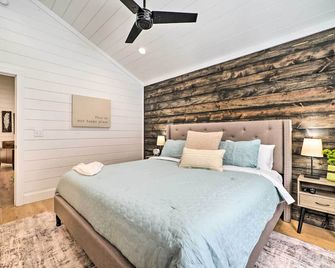 A Little Bit of Simple Cabin with Pond Access - Broken Bow - Bedroom