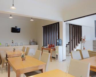OYO 1474 Hotel Fayadh - Muarabungo - Restaurante