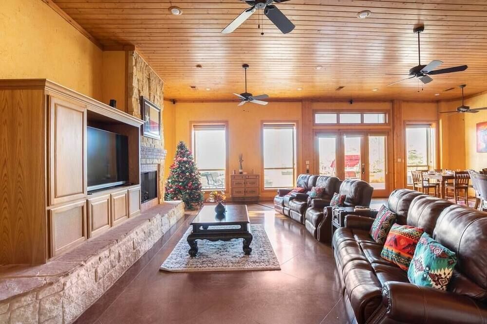 Texas Ranch House with 5 bedrooms & Fish Pond - Dallas - Living room