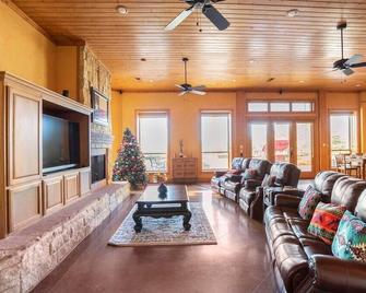 Texas Ranch House with 5 bedrooms & Fish Pond - Dallas - Sala de estar