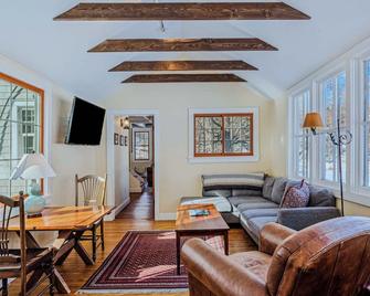 Historic Charm, Located On the River - Rustic Chic - Woodstock - Sala de estar