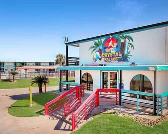 Crystal Palace Resort - Crystal Beach - Building