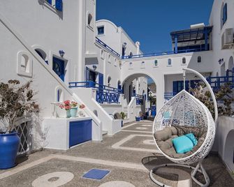 Samson's Village - Perissa