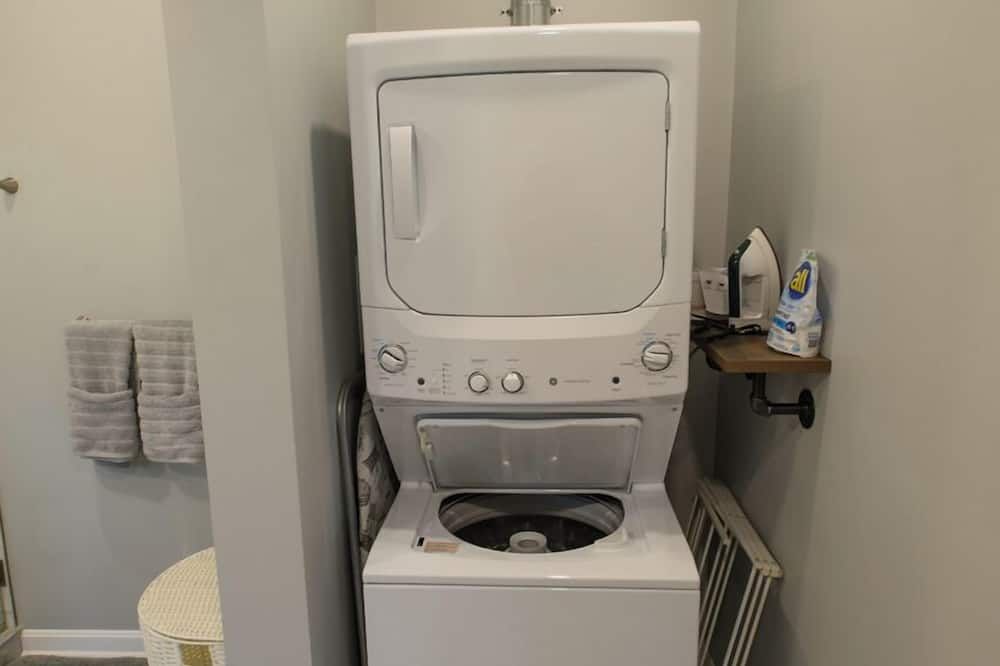 Modern Studio Apt - 10 min to Narragansett Beach/URI
