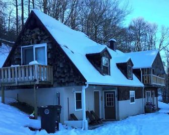 Muskie-Lounge River Retreat! Secluded getaway. - Buckhannon - Budova
