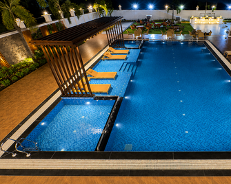 Surja Resort - Barabanki - Pool