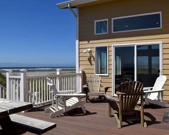 Luxury 4 bedroom beachfront Home Built 2013 with Hot Tub - Moclips - Balcony