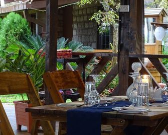 Le Pristine Wellness and Healing Hotel - Nyeri - Restaurant