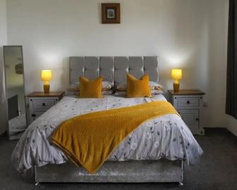 Makem's Self Catering Cottage - Ballycastle - Bedroom