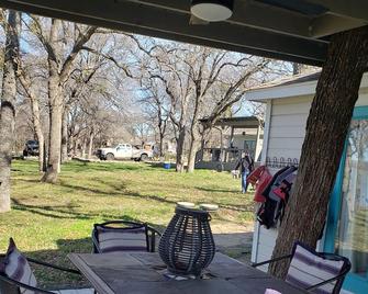 Lake Front cottage - Little Elm - Patio