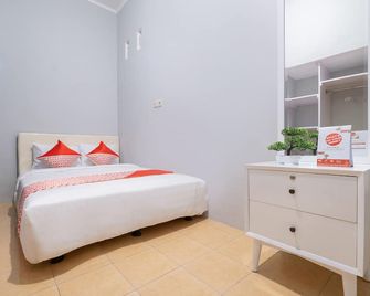 Hotel O Nareswari Guest House Syariah - Magelang - Bedroom